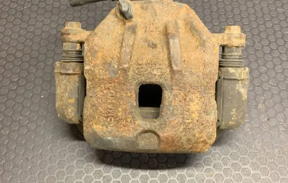 Hyundai Tucson JM Front brake caliper BC140092