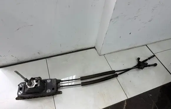 Volkswagen PASSAT B6 Gear shifter/selector 3C0711049