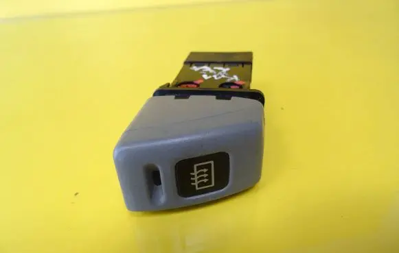Nissan Micra Windscreen/window heater switch