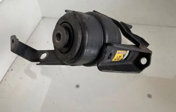Toyota Corolla Verso AR10 Engine mount bracket