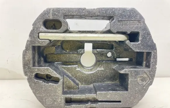 Volkswagen Jetta VI Tool set 5C0012115