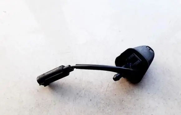 Windshield washer spray nozzle