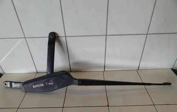 Nissan Almera Tino Front wiper blade arm