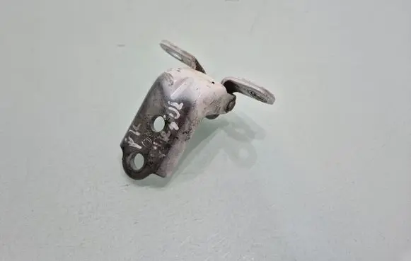 Hyundai Tucson TL Front door upper hinge 