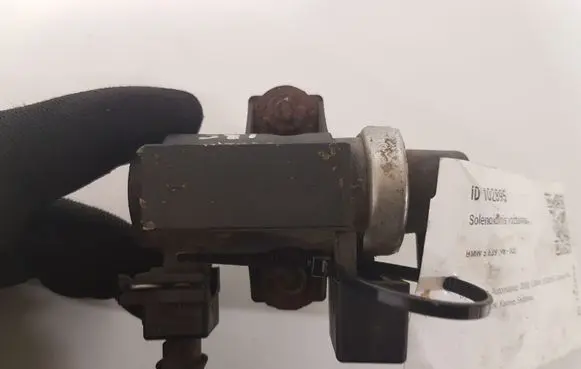 BMW 5 E39 Turbo solenoid valve 72279600 2247906