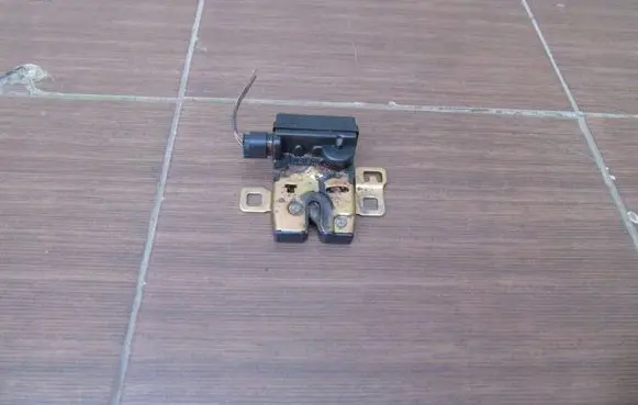 Mini One - Cooper R50 - 53 Tailgate/trunk/boot lock/catch/latch