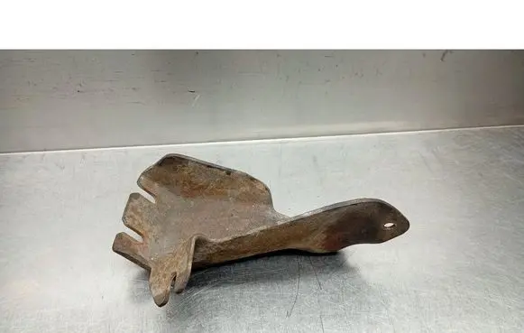 Volvo V50 Engine mounting bracket 