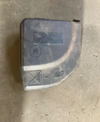 Peugeot 3008 I Fuse box cover 9658418180