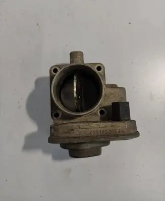 Volkswagen Golf V Throttle valve 038128063J