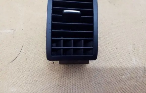 Volkswagen Touareg I Dash center air vent grill 7L6819704E