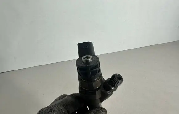 BMW 5 F10 F11 Fuel injector 0445110617
