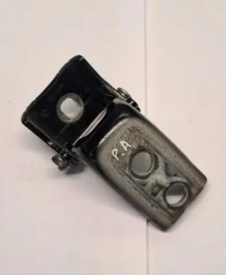 Citroen DS5 Front door lower hinge 