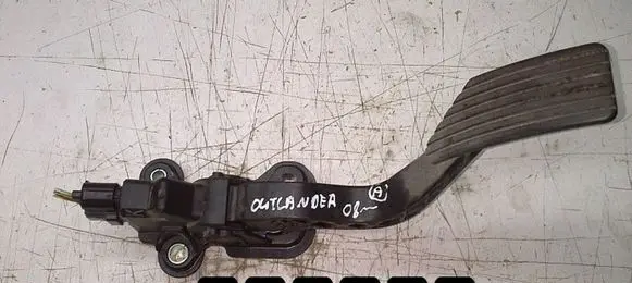 Mitsubishi Outlander Accelerator throttle pedal MN101543