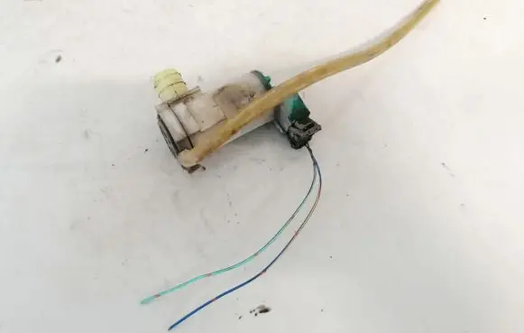 Nissan X-Trail T30 Windscreen/windshield washer pump 2224616a 2224616-a