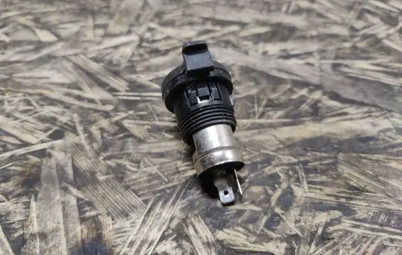 Honda CR-V 12 V Socket (rear) 