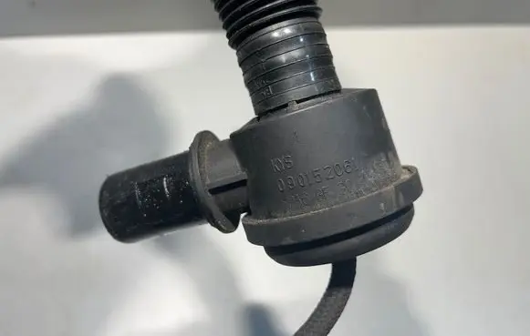 BMW 3 E92 E93 Breather/breather pipe/hose 7556555 090152061