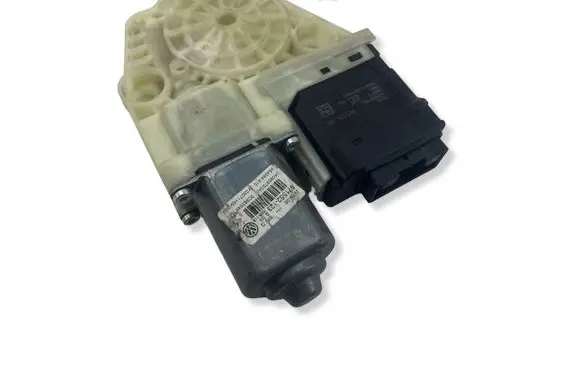Volkswagen PASSAT B6 Rear door window regulator motor 1K0959795L 0536011002 965126101