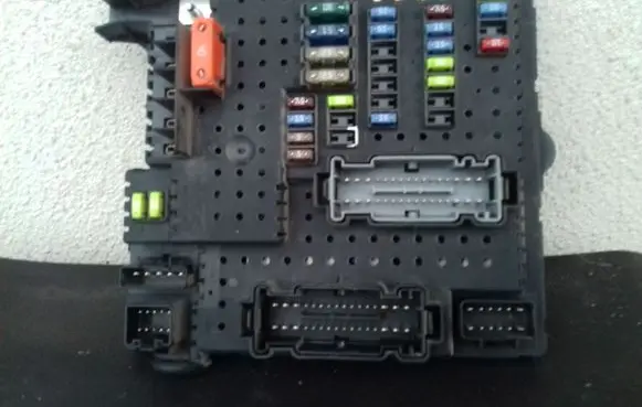 Volvo V70 Fuse module 12217799 8676391