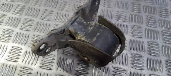 Mitsubishi Space Star Engine mount bracket