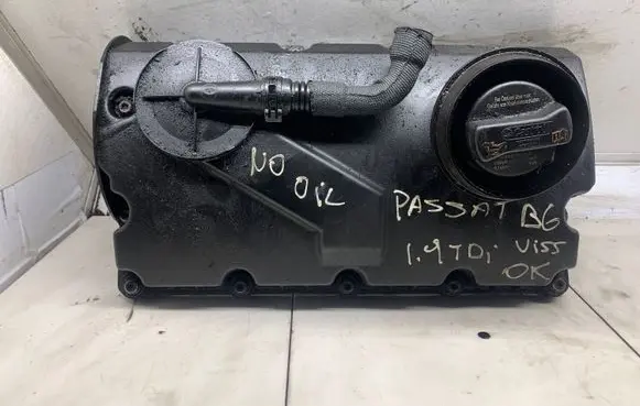 Volkswagen PASSAT B6 Rocker cam cover 038103475