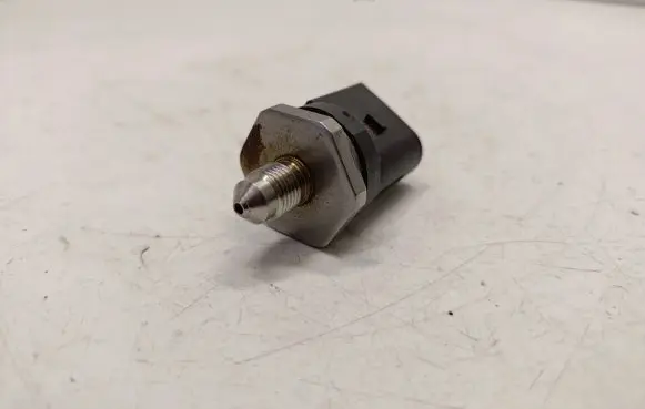 Fuel pressure sensor