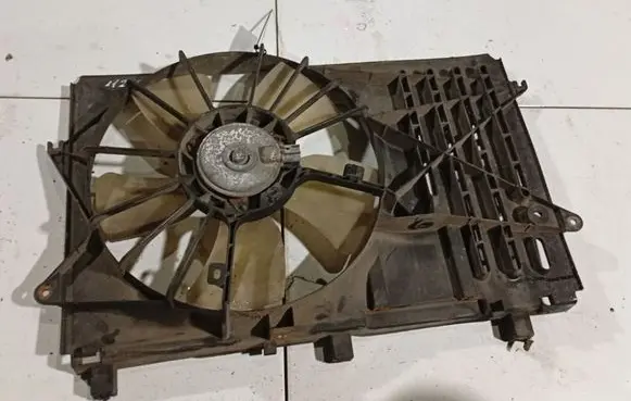 Toyota Corolla E120 E130 Radiator cooling fan shroud 