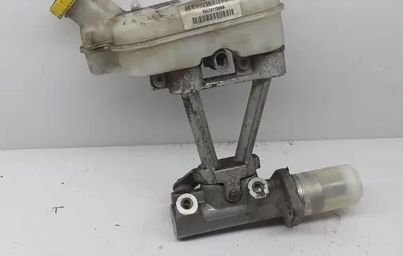 Chrysler Voyager Master brake cylinder P04721152AB