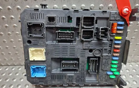 Peugeot Partner Fuse box set S26312681 28119759-5