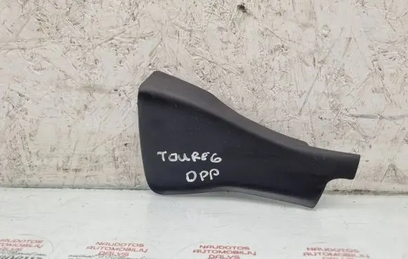 Volkswagen Touareg I Other front door trim element 7L0837916B