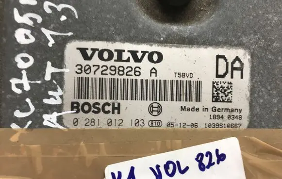 Volvo XC70 Engine control unit/module 30729826A 0281012103