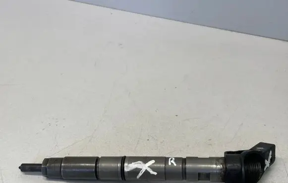 Audi A4 S4 B7 8E 8H Fuel injector 059130277S