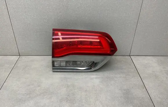 Jeep Grand Cherokee Tailgate rear/tail lights P68110047AC