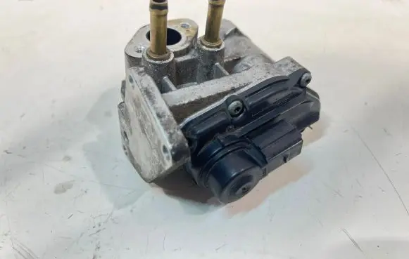 Volkswagen Golf VI EGR valve 03C131503B