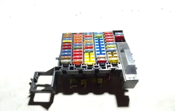 Audi A8 S8 D2 4D Fuse module 4D0941824