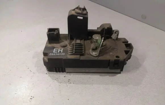 Opel Corsa C Rear door lock 24414139