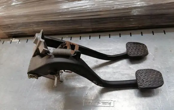 BMW 3 E46 Brake pedal bracket assembly 2229128 1163870