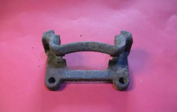 Volkswagen Transporter - Caravelle T4 Brake caliper pad carrier rear 6352
