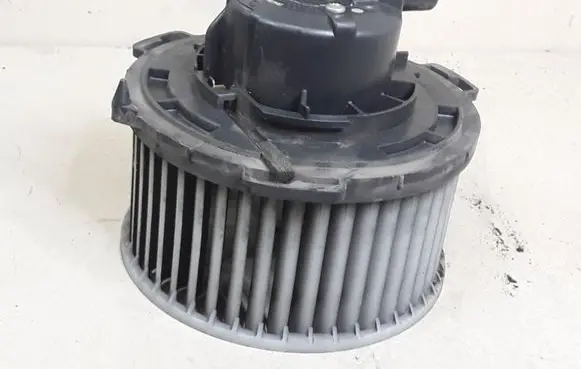 Mazda 3 I Heater fan/blower BN7N027C12 8940000270