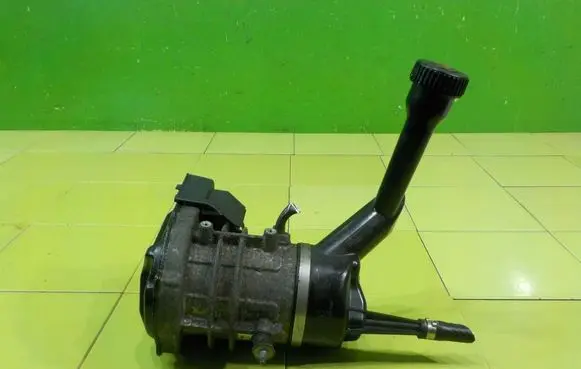 Citroen C4 I Picasso Power steering pump 9670025380