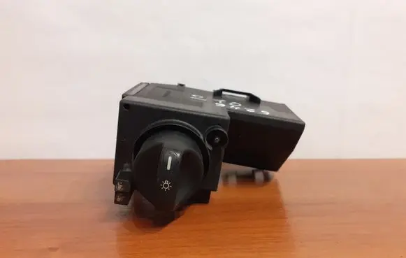 Mercedes-Benz E W210 Light switch 2105451104 5246