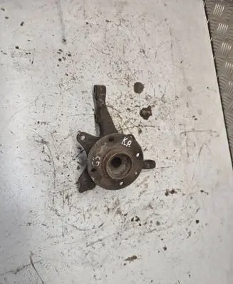Volkswagen Golf III Front wheel hub spindle knuckle 