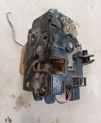 Audi A6 S6 C5 4B Front door lock 4B1837015G