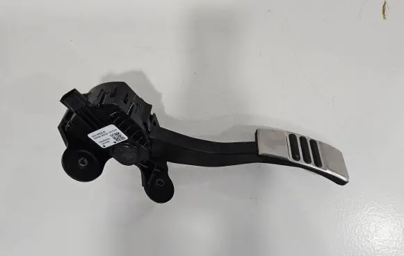 Ford Mustang VI Accelerator throttle pedal CR339F836AC CR33-9F836-AC
