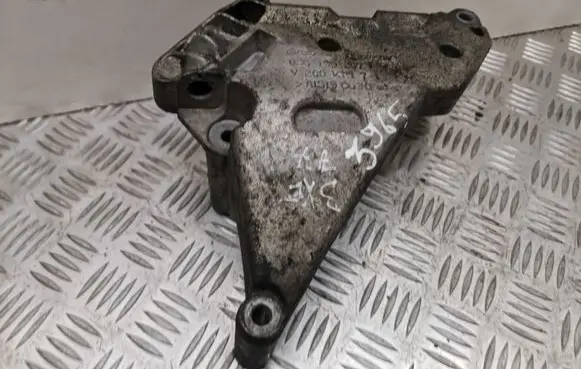 Volkswagen PASSAT B6 Engine mounting bracket 03G199207F