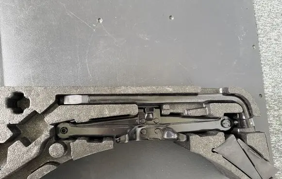 Jaguar XF X260 Tool set GX7317B043AE GX7317B043