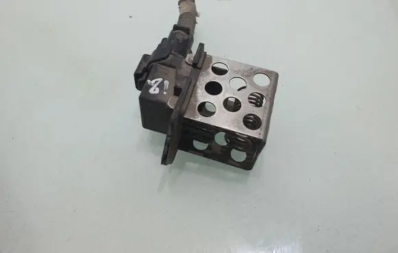 Nissan Note (E11) Coolant fan relay 8200045088