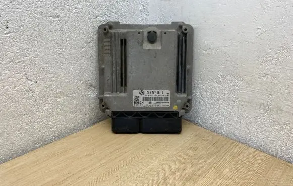 Volkswagen Touareg I Engine control unit/module 7L0907401D 0281013686