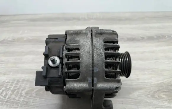 BMW 1 E82 E88 Generator/alternator 7802261 FG18S019 2543461D