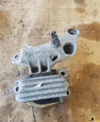 Renault Megane III Engine mount vacuum valve 112100032R