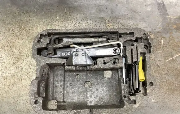 Citroen C4 I Picasso Tool set 